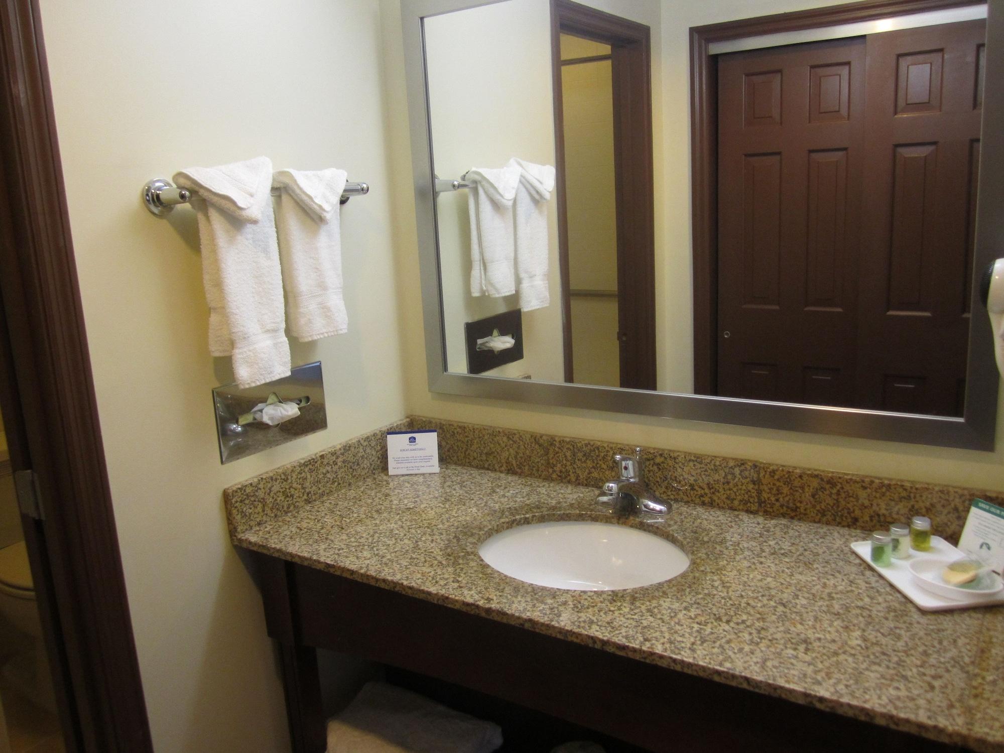 Best Western Plus The Inn&Suites at the Falls Poughkeepsie Exterior foto