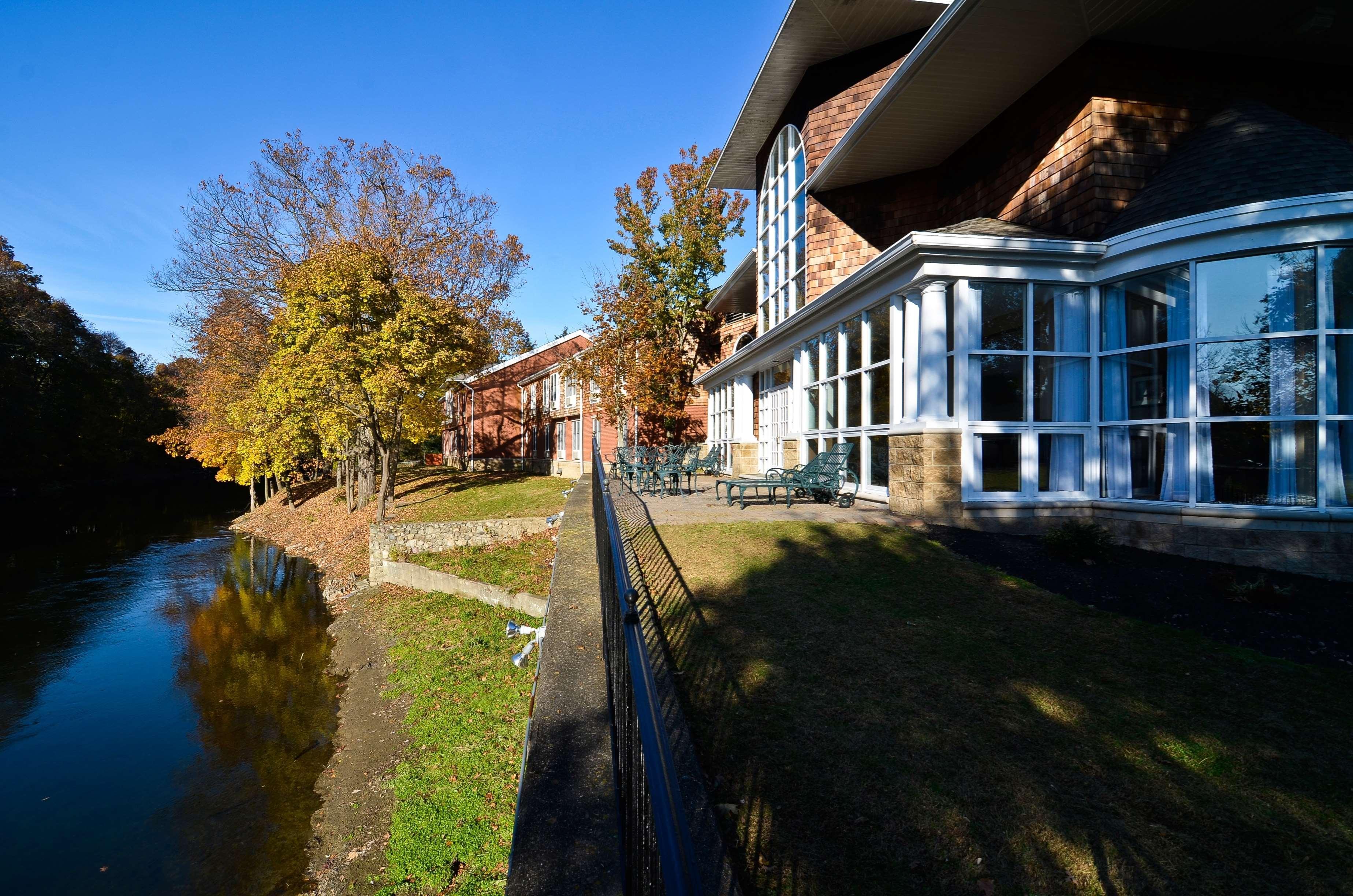 Best Western Plus The Inn&Suites at the Falls Poughkeepsie Exterior foto