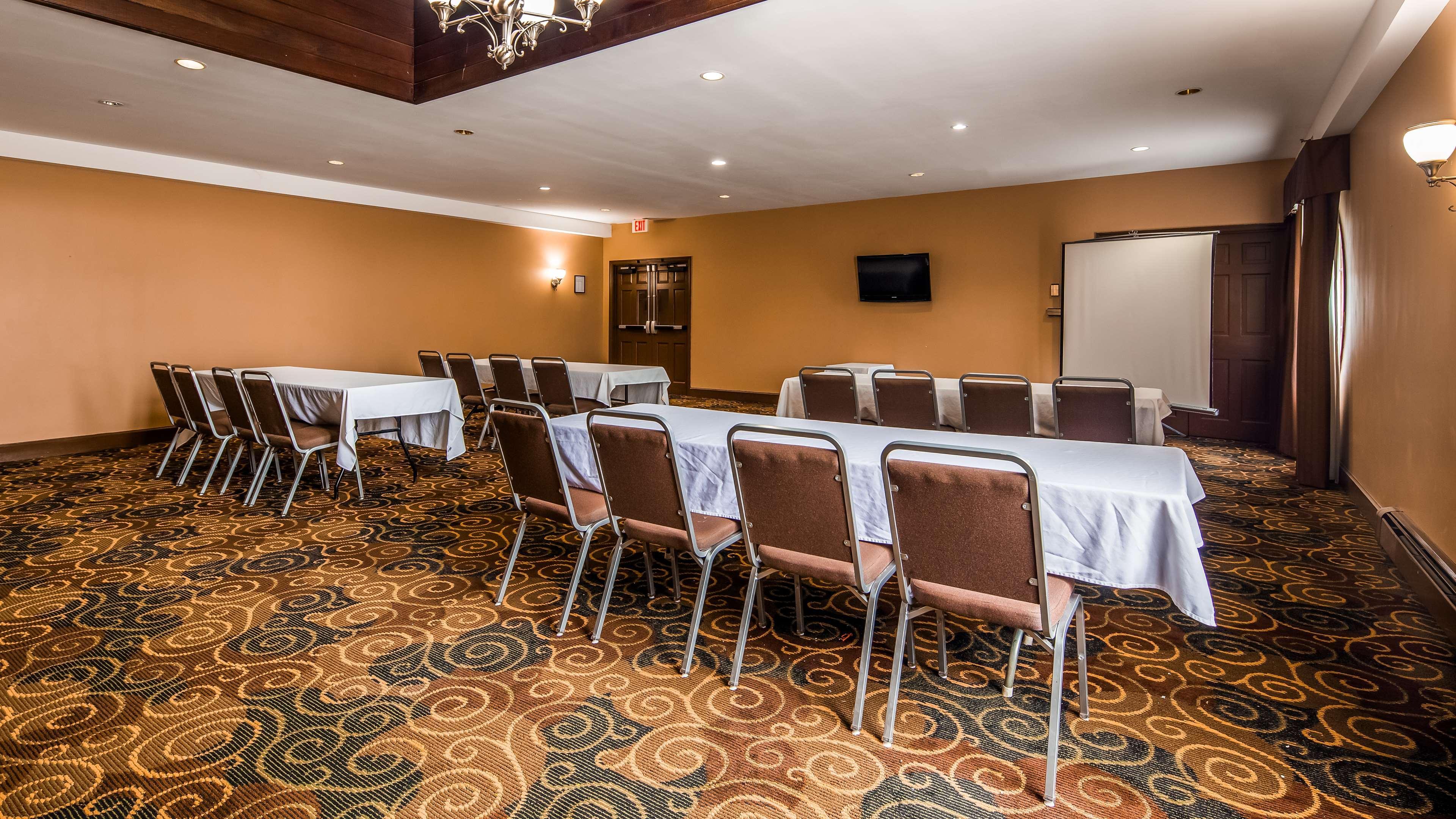 Best Western Plus The Inn&Suites at the Falls Poughkeepsie Exterior foto